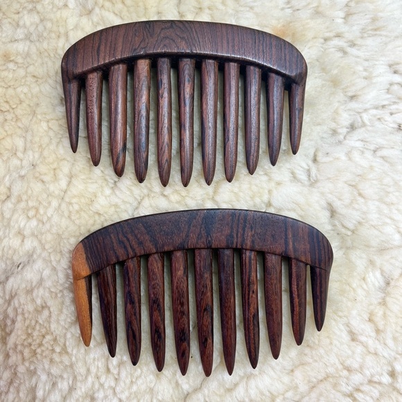 Lot Of 2 Wooden Wide Tooth Combs Beautiful Dark Finished Wood - Picture 1 of 5
